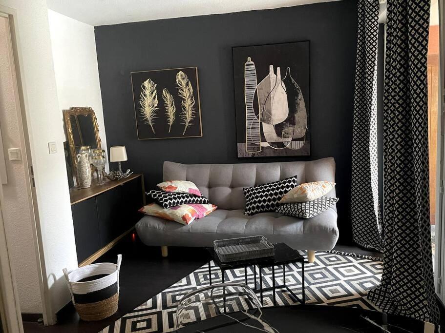 Le Chic Apartment Lourdes Luaran gambar